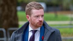 اسناد اپستین؛ رئیس دفتر نخست‌وزیر بریتانیا استعفا داد