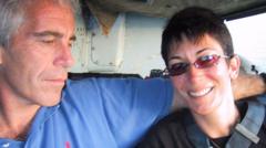 مکسول، همدست اپستین، در جلسه سوالات نمایندگان کنگره سکوت کرد