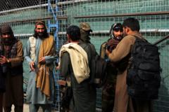 تورخم دروازه د ایسارو افغانانو د اوښتو لپاره بیا پرانیستل شوه