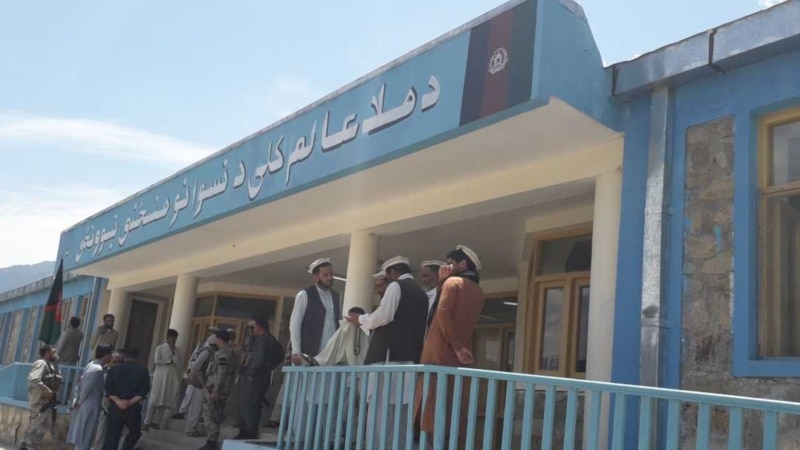 پر کونړ د پاکستان د بریدونو له کبله یوازې د یوه ښونځي ۸ زره زده کوونکي له زده کړو پاته شوي