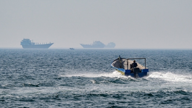 ایران د هرمز تنګی پرانیست؛ ټرمپ مننه کړې خو وايي د ایران د بندرونو محاصره به لا هم په ځای وي