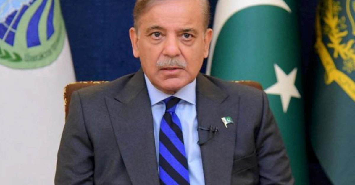 د پاکستان لومړي وزیر د ډیزل بیه ۳۲ روپۍ راټیټه کړه