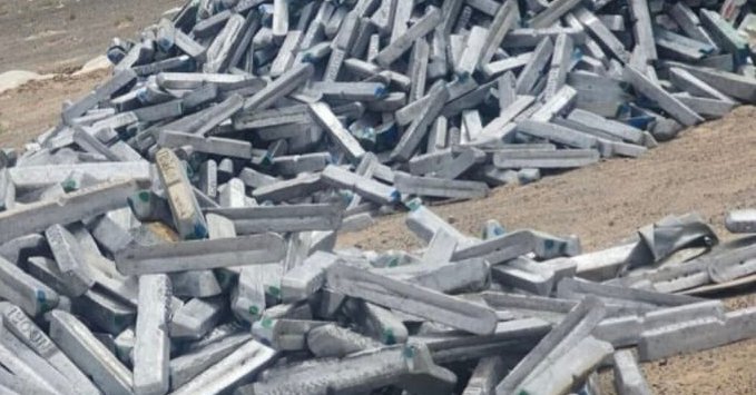 طالبانو د هلمند په بهرامچه کې د مسو تر ۴زرو ډېرې قاچاق کېدونکې خښتې نیولې دي