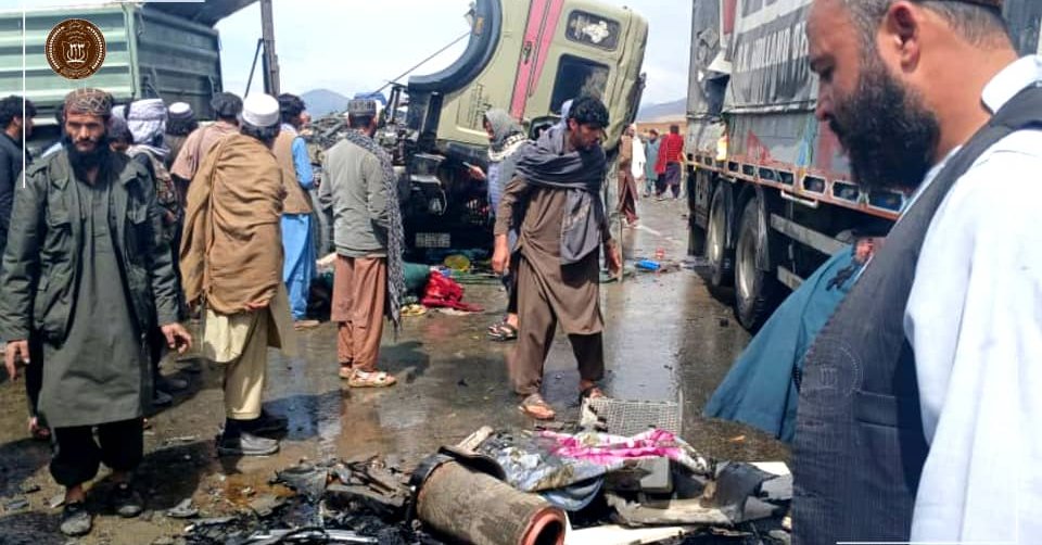 په دوو لویو لارو کې په ټرافیکي پېښو کې ۵ کسان مړه او ۴ نور ټپيان شول