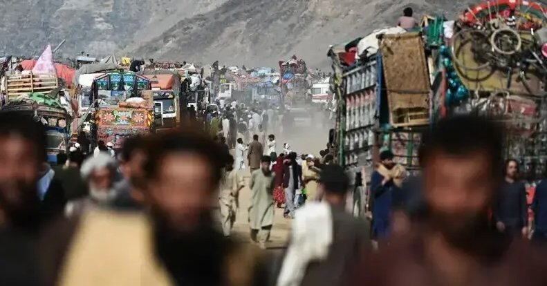 پاکستاني چارواکي: په لنډي کوتل کې هره ورځ تر ۴زره ډېر ستنېدونکي افغان کډوال ثبتېږي