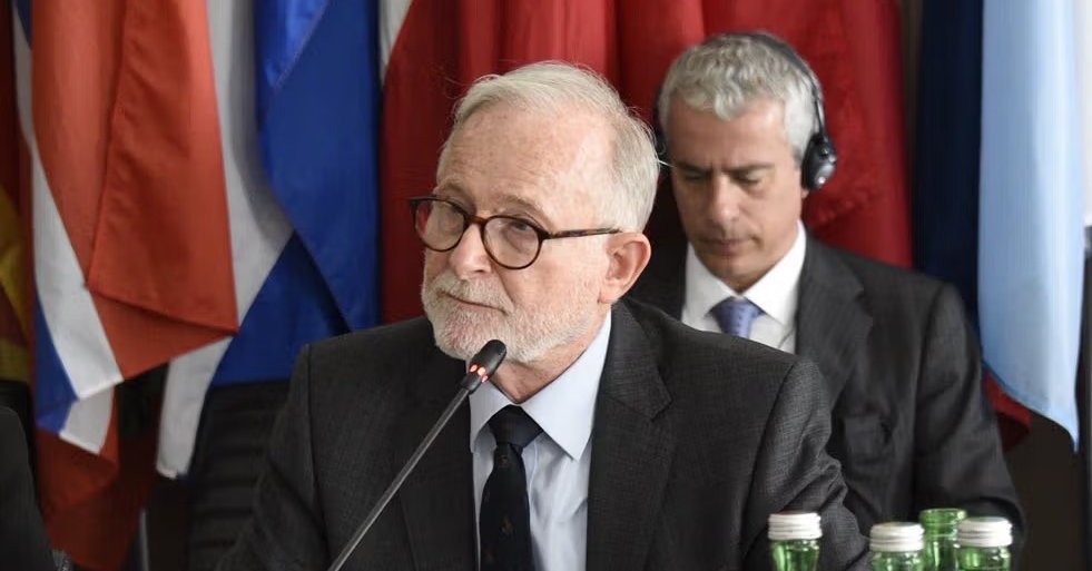 ریچارډ بېنېټ په بروکسل کې د طالبانو له پلاوي سره پر پلان شوې کتنې اندېښنه ښودلې