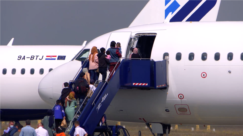 لندن په دې غور کوي چې طالبانو  سره د ځینو افغانانو د ستنولو په هکله خبرې وکړي