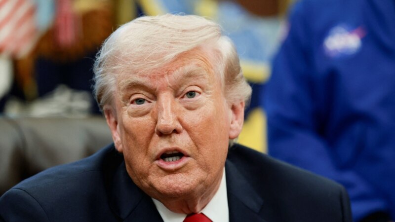 ټرمپ وايي د ایران سمندري محاصرې ته دوام ورکوي