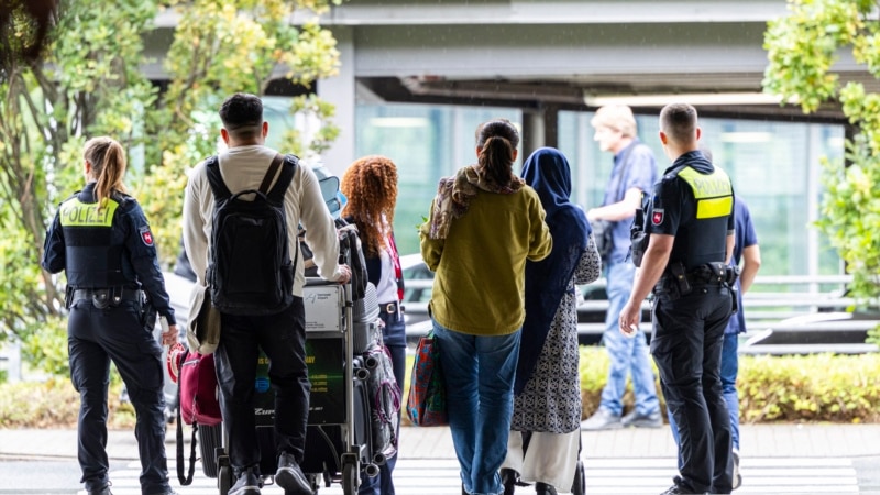 کمیته بین‌المللی نجات: اخراج مهاجران افغان از اروپا بحران بشری افغانستان را تشدید می‌کند