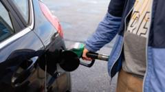 له ۲۰۲۲ کال راهیسې په لومړي ځل د اومه تېلو بیه رېکارډ کچې ته لوړه شوې ده