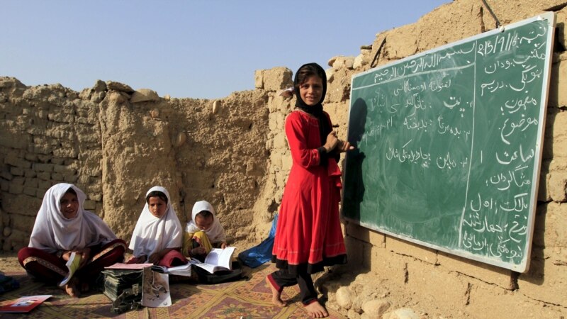 تأکید نماینده ویژه بریتانیا بر نقش مردان در حمایت از آموزش زنان در افغانستان