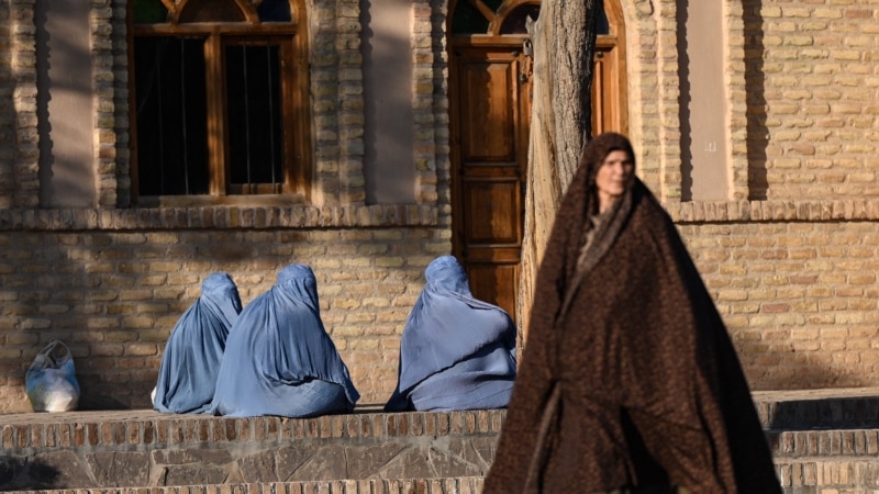 د حجاب په برخه کې پر طالبانو د یوشمیر ښځو او یوناما نیوکې