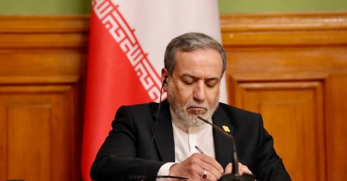 عراقچی: کویت به یک شناور ایرانی در خلیج‌فارس حمله و چهار نفر را بازداشت کرده است