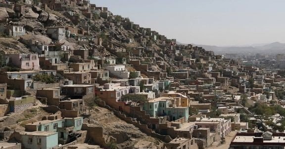 باکو کې کارپوهان په افغانستان کې د نارسمي مېشت ځایونو په اړه شته ننګونې څېړي