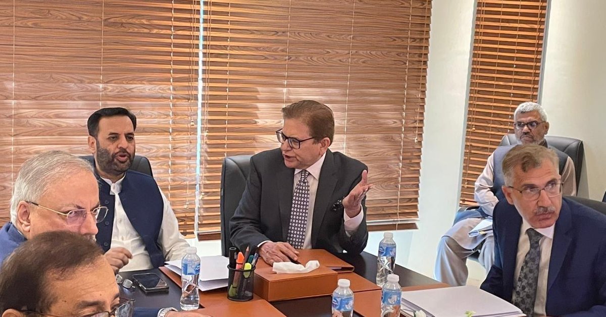 محمد صادق وايي په پاکستان کې د مېشتو افغان محصلانو د ستونزو د حل په اړه یې ناسته کړې