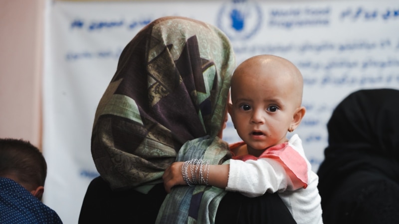 په خوارځواکۍ د اخته ماشومانو بې وسې میندې او د خوراکي توکو کمښت