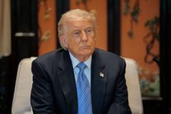 ټرمپ وايي د خليج هېوادونو په غوښتنه یې پر ایران نوی برید ځنډولی دی