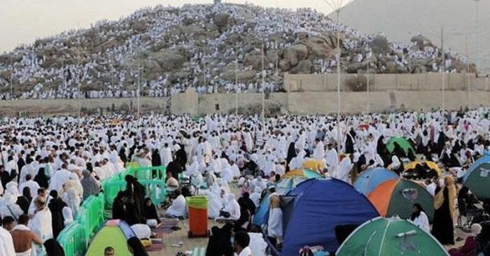د حج مراسمو پیل؛ تر ۱.۵ مېليونه ډېر حاجیان منا ته ورسېدل