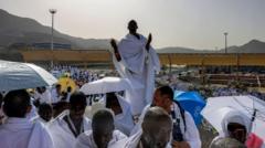 حاجیان د 'ستر رکن' د ادا کولو لپاره د عرفات میدانونو ته ورځي