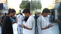 نگرانی از اینترنت محدود همزمان با حمله تندروها به دولت پزشکیان؛ «زمینه آشوب داخلی را فراهم می‌کند»