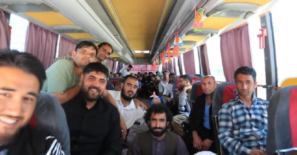 انتقال ۱۶۵ زندانی از ایران به افغانستان؛ یک زن و هشت مرد محکوم به اعدام در جمع آنان هستند