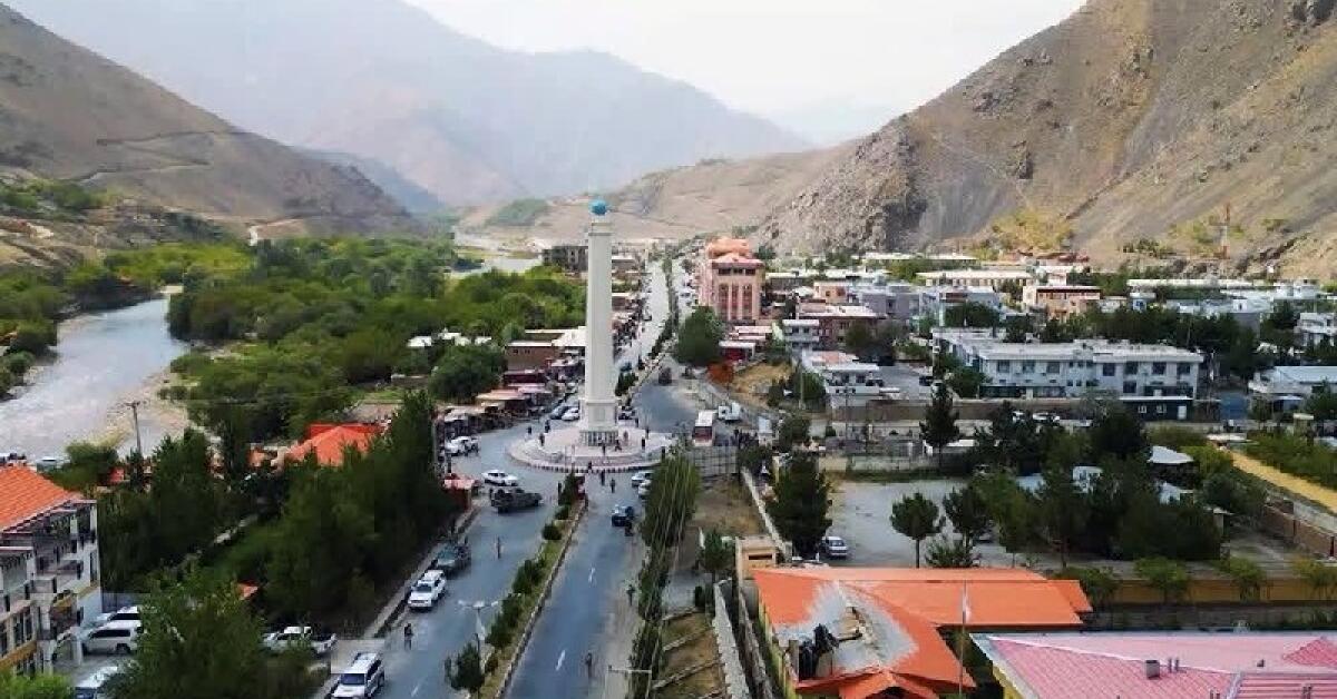 عدم حضور دکانداران به نماز جماعت؛ طالبان در پنجشیر بیش از ۱۰ دکان را مهرولاک کرده‌اند