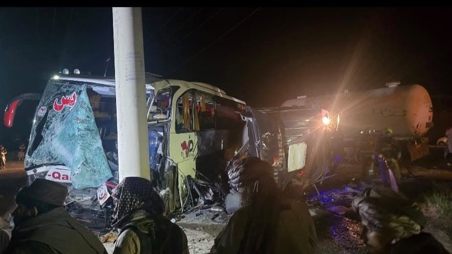 حادثه‌ی ترافیکی در غزنی؛ دو نفر جان باختند و ۲۹ نفر زخمی شدند