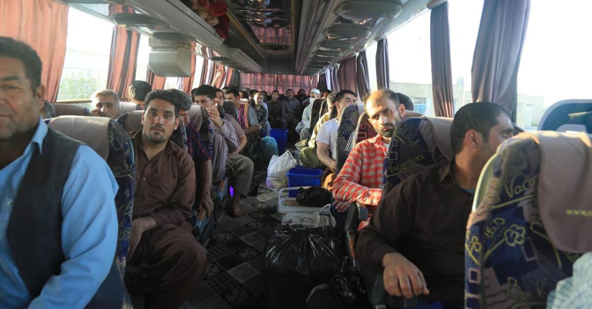 طالبان از انتقال ۱۶۲ زندانی دیگر از ایران به افغانستان خبر دادند