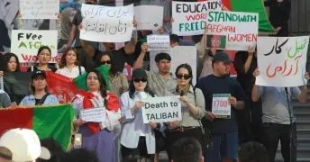 په کاناډا کې افغان کډوالو د طالبانو له لوري د ښځو د نیونو پر ضد اعتراضي غونډه وکړه