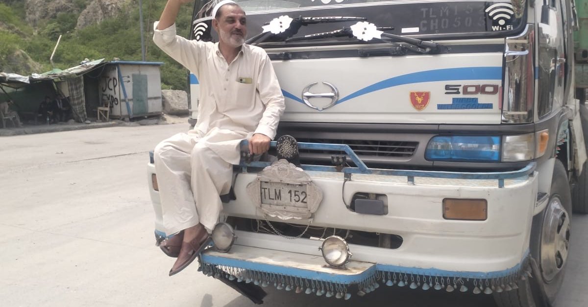 په افغانستان کې د بندپاتې پاکستاني بار وړونکو موټرو د ستنېدو لړۍ په لنډمهالي ډول پیل شوه