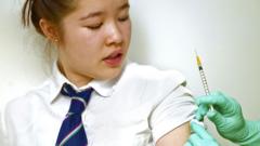 هغه HPV  واکسین چې د ځوانې ښځې د رحم د سرطان د مړینې خطر یې 'نژدې صفر' ته راټیټ کړی
