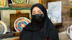 نګیتا درانۍ بشپړ قرآن کریم په لاس لیکي او ګڼو نورو ته د ښکلي لیک هنر رسوي