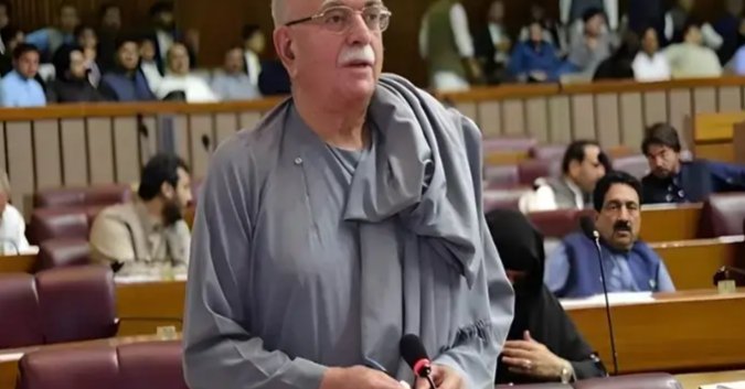 محمودخان اڅکزی: د پاکستان اوسنی حکومت ناقانونه دی