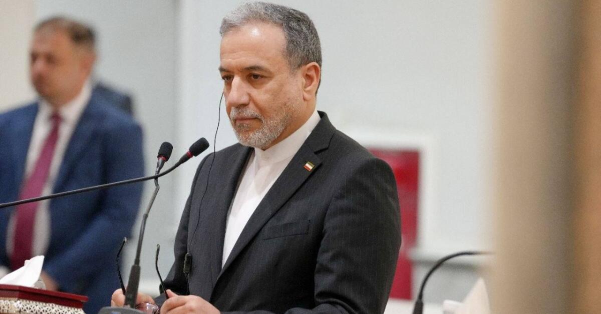 عراقچی: دخالت در مدیریت ایران بر تنگه‌ی هرمز باعث تشدید تنش می‌شود