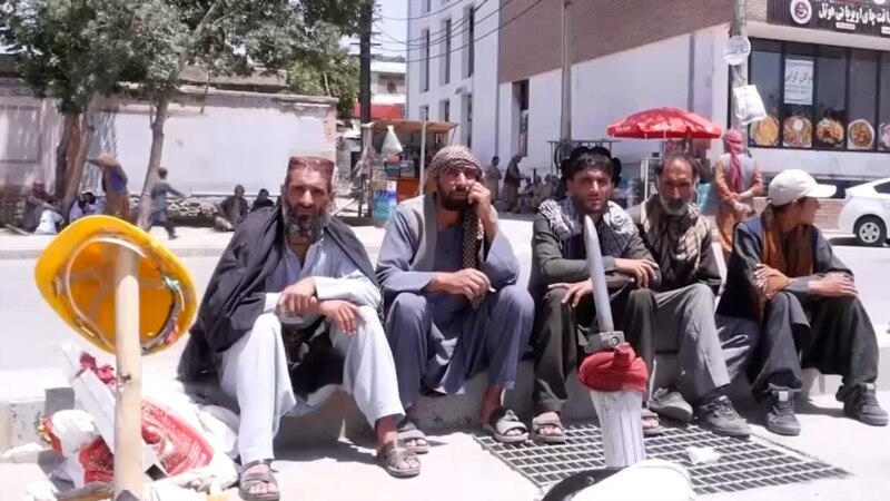 افغان کاریګر: له سهاره تر ماښامه ناست یو خو کار نه پیدا کیږي