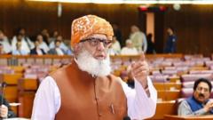 د مولانا فضل الرحمان نیوکې او د پاکستاني چارواکو توند غبرګون