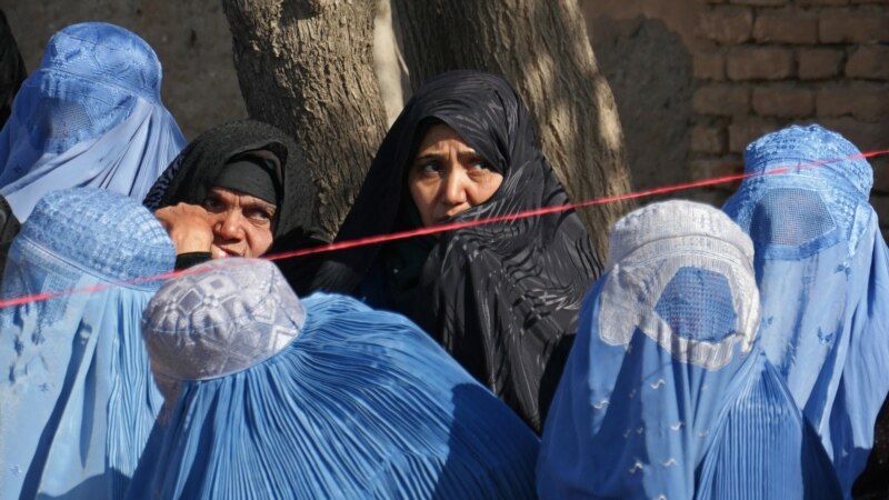 د ملګروملتونو چارواکي د افغان ښځو او نجونو د ملاتړ پر ژمنې ټینګارکوي، خو یوشمیربې وسې میرمنې وایي بشري مرستو کې له پامه غورځول کیږي