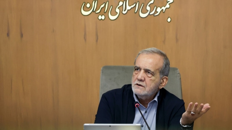 د ایران ولسمشر د خپلې د استعفا او له خامنه‌اي سره د اختلاف اوازې رد کړې