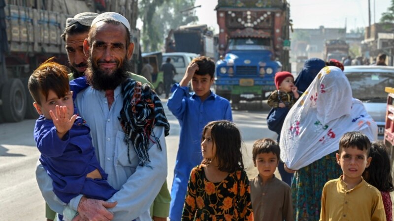 یو شمېر افغان کډوال د پاکستان له زندانونو تر خوشې کېدو وروسته هېواد ته راستانه شوي