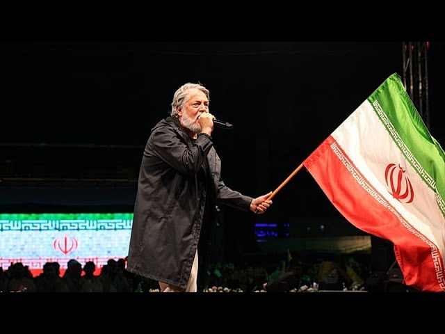 قیصر خواننده ساکن لس‌آنجلس در تهران به روی صحنه رفت