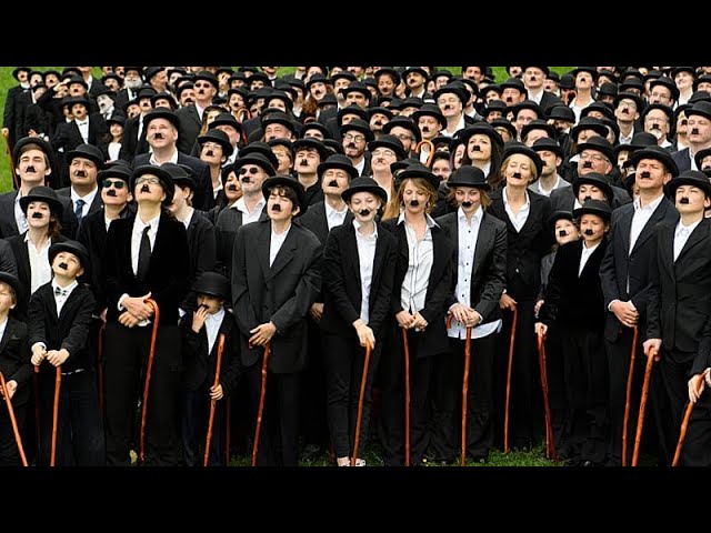 صدها نفر با لباس چارلی چاپلین در سوئیس رکورد جهانی را امتحان می‌کنند