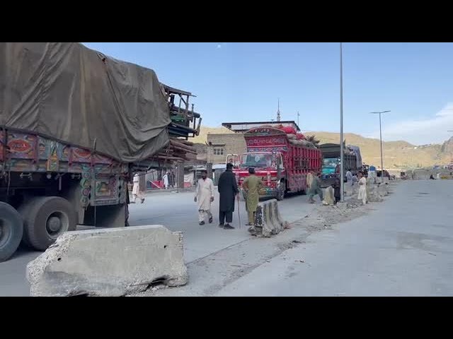 انسداد گذرگاه مرزی تورخم و مشکلات رانندگان افغان