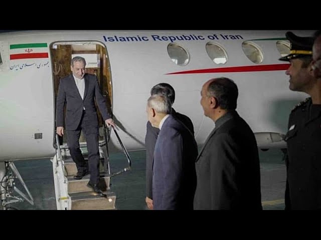 وزیر امور خارجه ایران در راس یک هیات وارد اسلام آباد شد