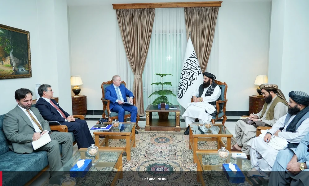 ملا امیرخان متقي د اروپایي اتحادیې له ځانګړي استازي سره د بزګرانو لپاره د بدیل عایداتو د ملاتړ په اړه خبرې وکړې