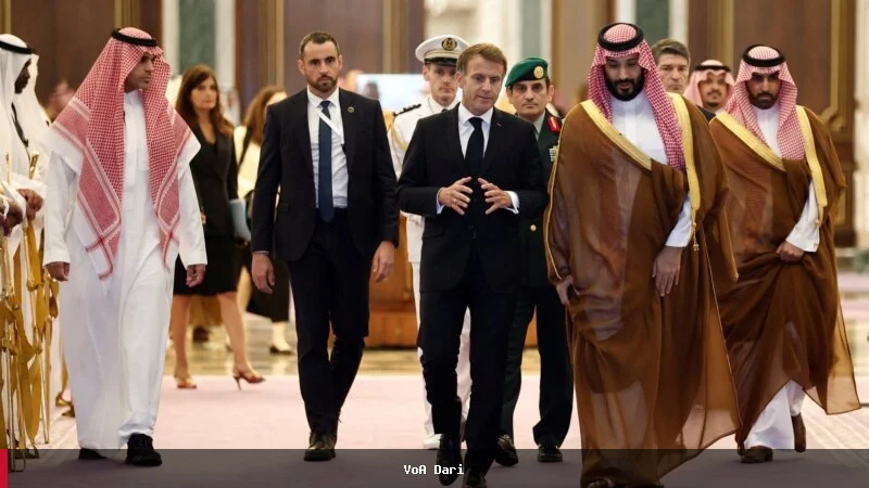مکرون د یمن د حوثي بریدونو پر وړاندې د سعودي عربستان ملاتړ لپاره سفر وکړ