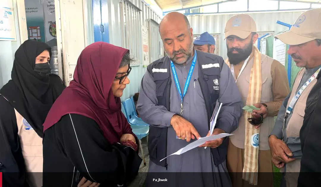 رباب فاطمې د تورخم راستنېدونکو کمپ کې د روغتیايي مرکز څخه لیدنه وکړه