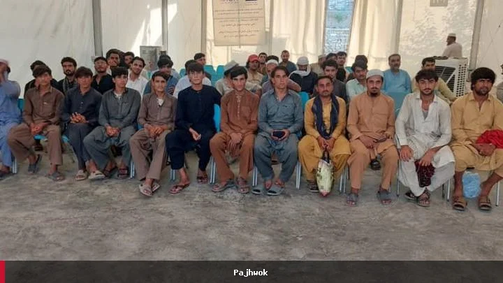 ۳۲۲ افغان کډوال له پاکستانه هېواد ته راستنیدل