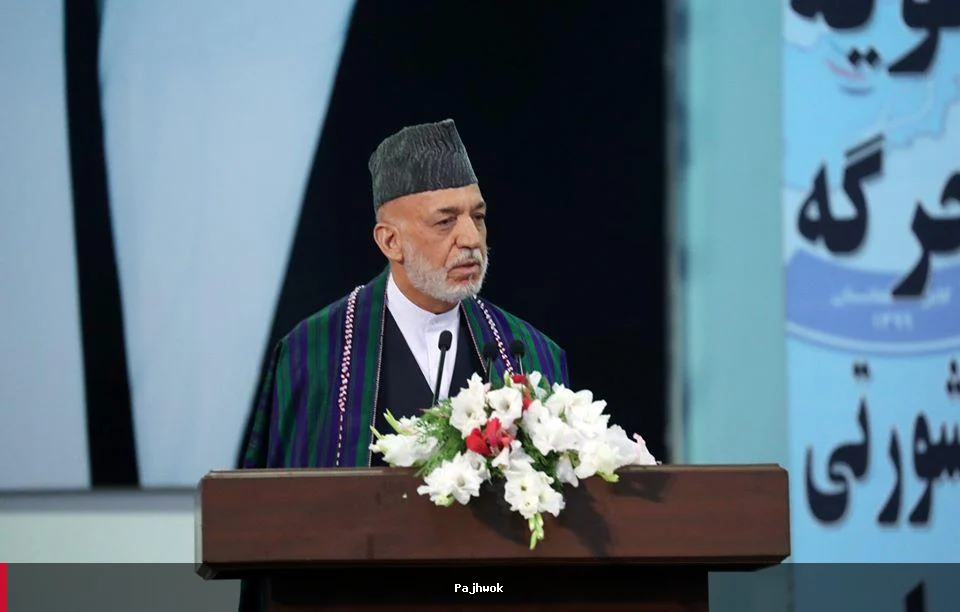 کرزی: د ښځو او نجونو د زده‌کړو او کار محدودیتونه د اسلامي امارت نړیوال مشروعیت ته زیان رسوي