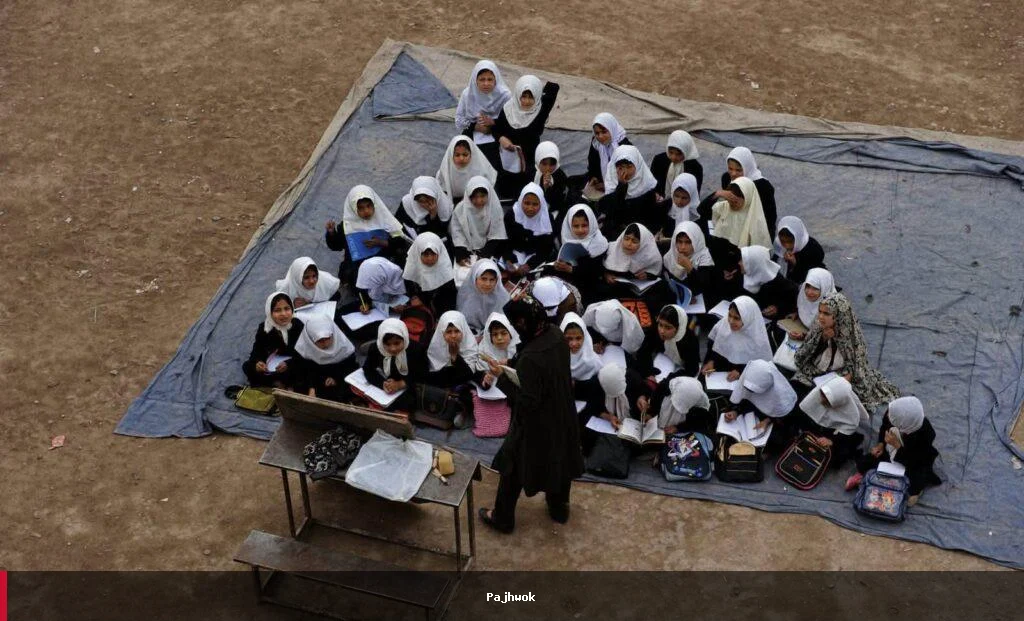 یوناما د ښوونکو نړیوالې ورځې په مناسبت د افغانستان ښوونکو ته ستاینه وکړه