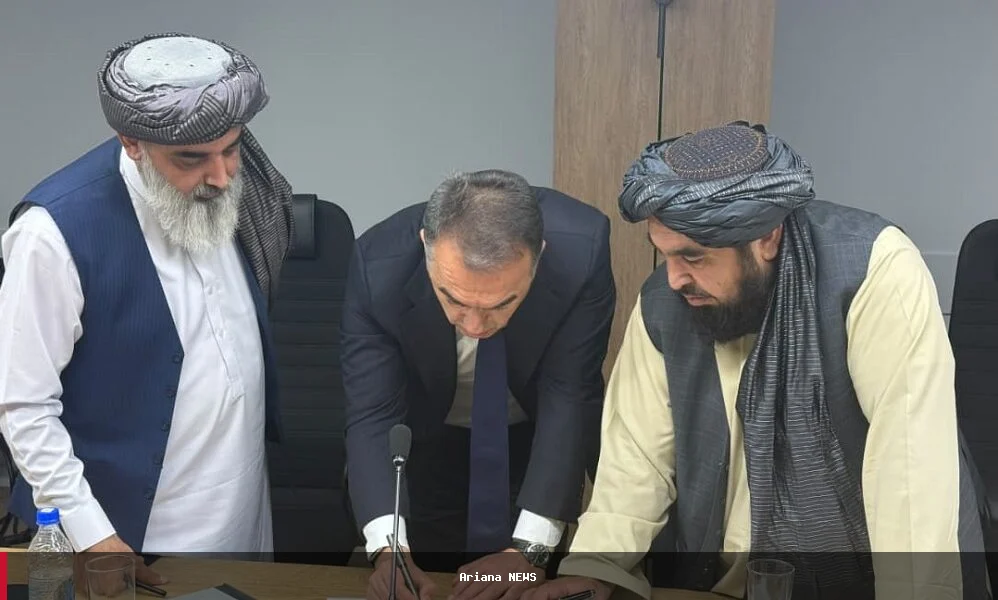 د افغانستان برشنا شرکت رئیس د تاجکستان د انرژۍ وزیر سره د همکارۍ په اړه خبرې وکړې